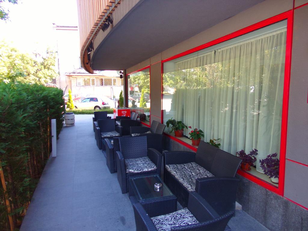 Universal Hotel Dupnitsa Dış mekan fotoğraf