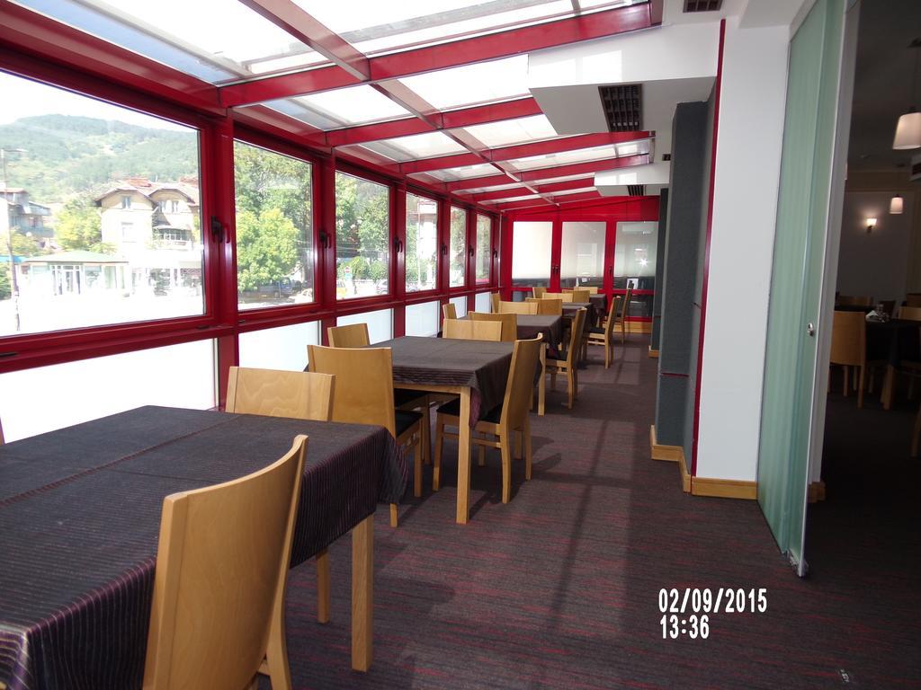 Universal Hotel Dupnitsa Dış mekan fotoğraf
