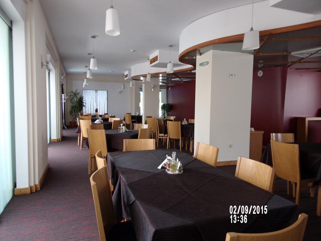 Universal Hotel Dupnitsa Dış mekan fotoğraf