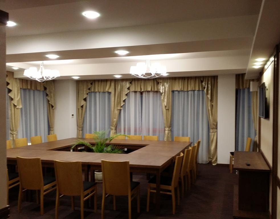 Universal Hotel Dupnitsa Dış mekan fotoğraf