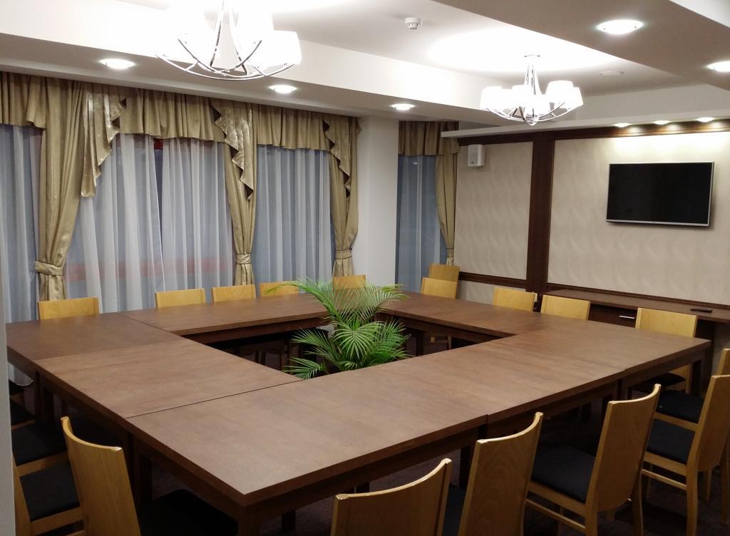 Universal Hotel Dupnitsa Dış mekan fotoğraf