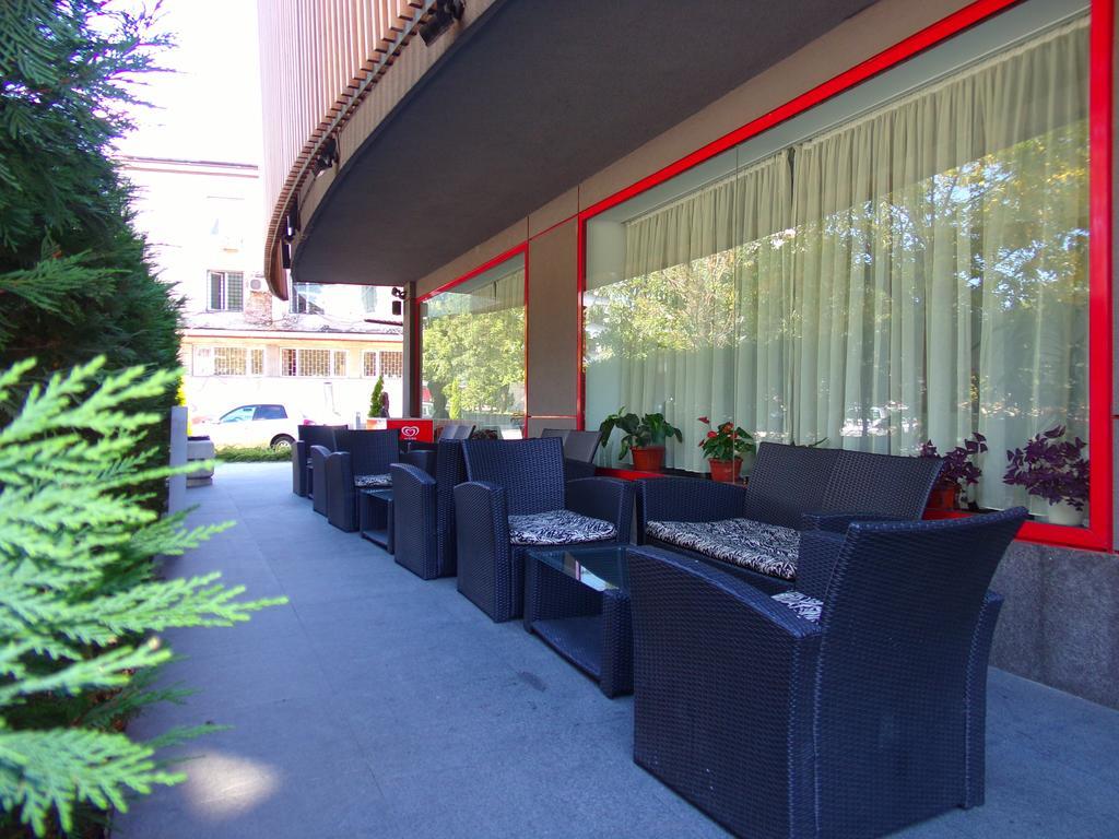 Universal Hotel Dupnitsa Dış mekan fotoğraf