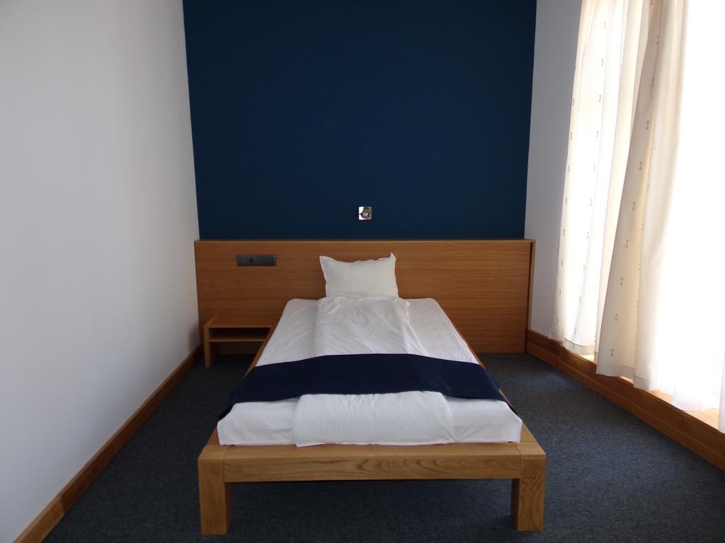 Universal Hotel Dupnitsa Dış mekan fotoğraf