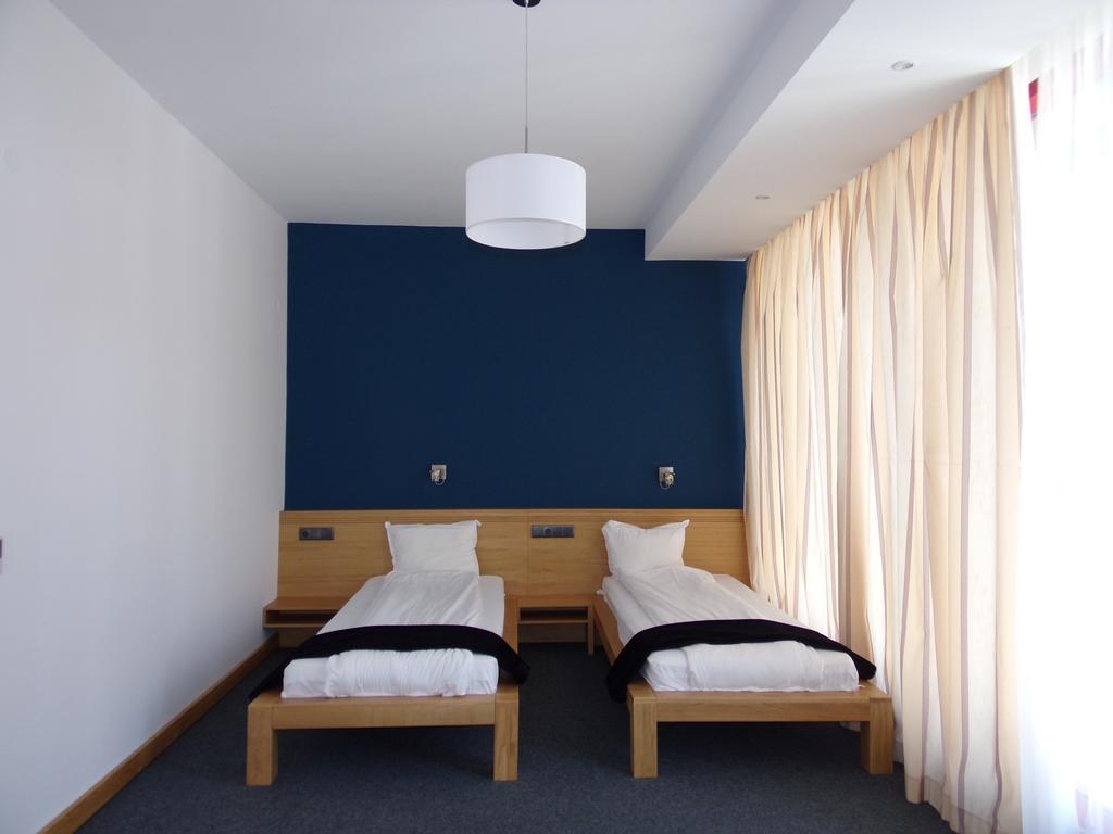 Universal Hotel Dupnitsa Dış mekan fotoğraf