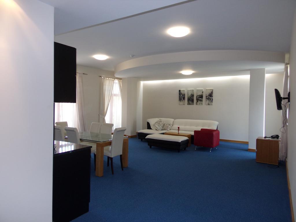 Universal Hotel Dupnitsa Dış mekan fotoğraf