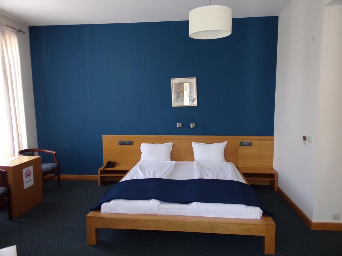 Universal Hotel Dupnitsa Dış mekan fotoğraf